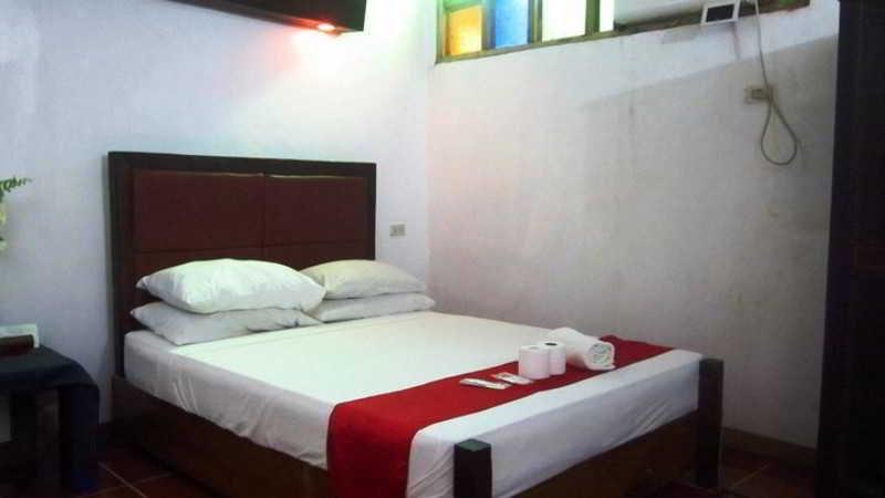 The Lotus Garden Bed and Breakfast Puerto Princesa Buitenkant foto