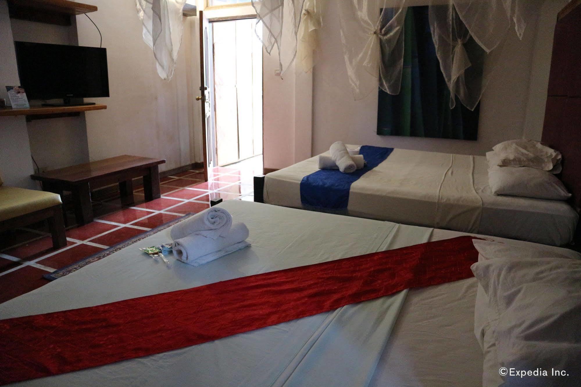 The Lotus Garden Bed and Breakfast Puerto Princesa Buitenkant foto