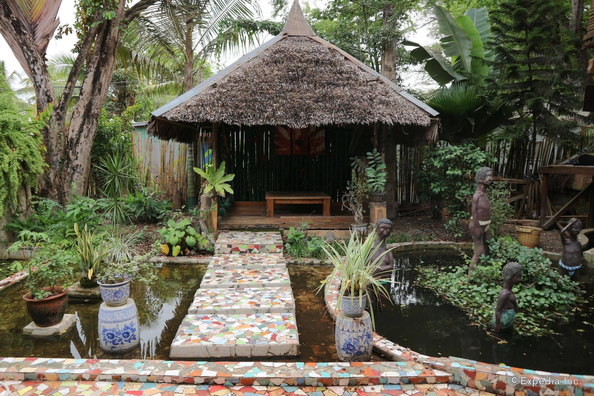 The Lotus Garden Bed and Breakfast Puerto Princesa Buitenkant foto