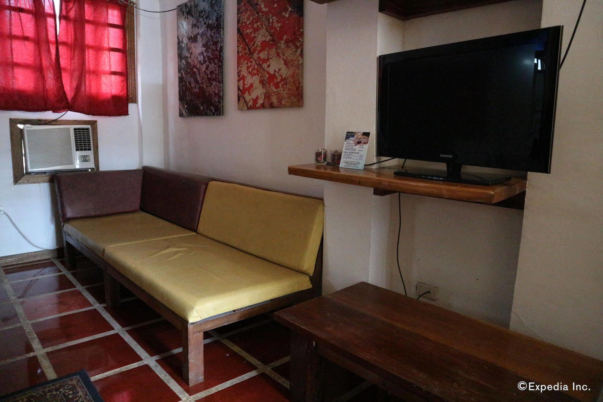The Lotus Garden Bed and Breakfast Puerto Princesa Buitenkant foto