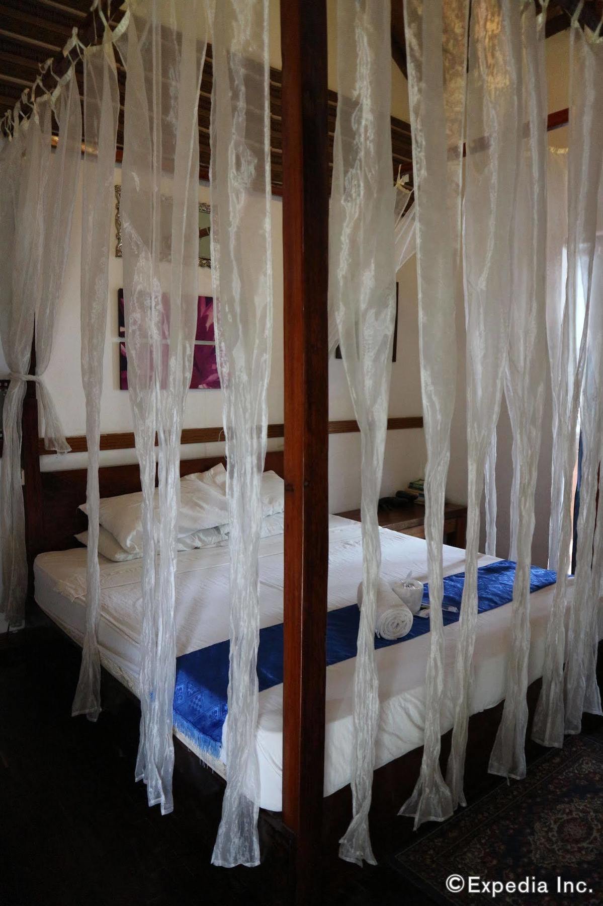 The Lotus Garden Bed and Breakfast Puerto Princesa Buitenkant foto