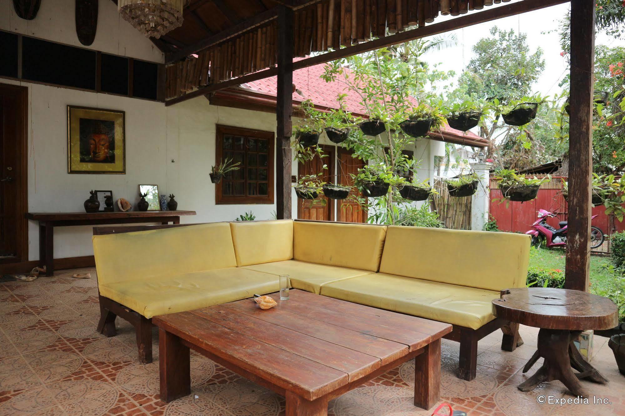 The Lotus Garden Bed and Breakfast Puerto Princesa Buitenkant foto